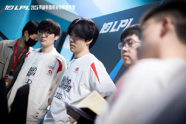 这让他们在 这让他们在