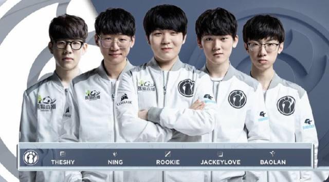 轻球员的自 轻球员的自