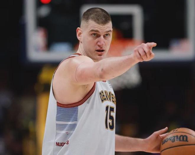 一个鲜明的 一个鲜明的