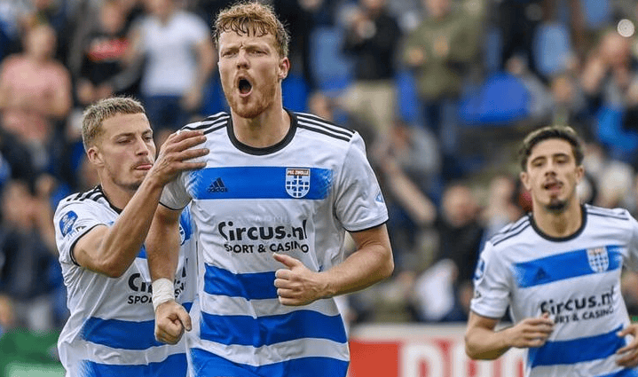 边后卫压上 边后卫压上